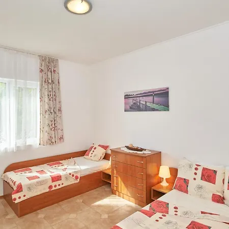 Life - 3 With Private Pool Holiday home Bryastovets