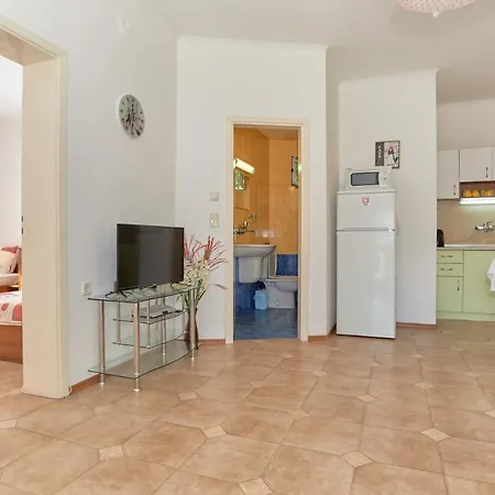 Life - 3 With Private Pool * Bryastovets