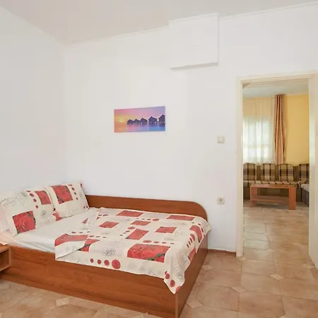 Life - 3 With Private Pool Holiday home *