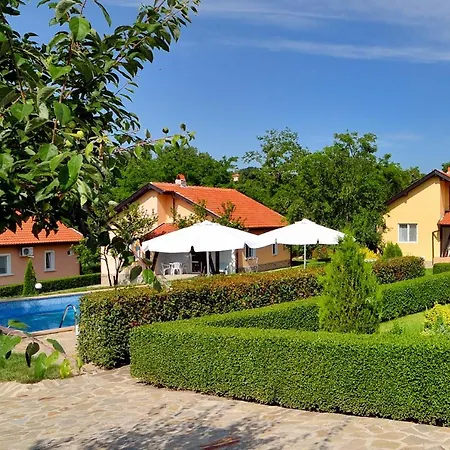 Life - 3 With Private Pool Holiday home *