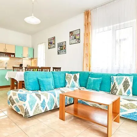 Life - 3 With Private Pool Bryastovets
