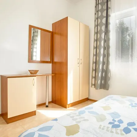 Life - 3 With Private Pool * Bryastovets