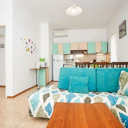 Life - 3 With Private Pool Holiday home *