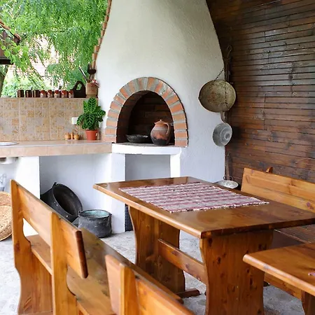 Life - 3 With Private Pool * Bryastovets