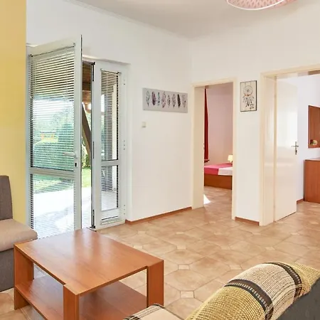 Life - 3 With Private Pool Bryastovets